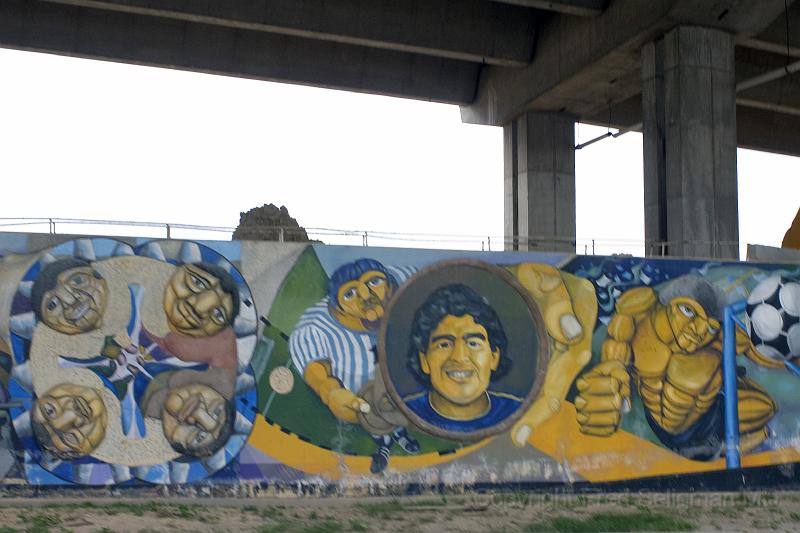 20071201_173448  D200 4000x2667.jpg - Murals under roadway at edge of slum, Buenos Aires